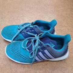 adidas　スニーカー　22cmの画像