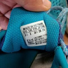 adidas　スニーカー　22cmの画像