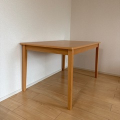 ダイニングテーブル