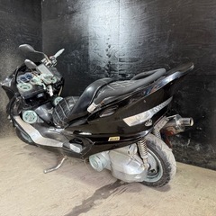 ★支払総額6.5万円★買取強化中！なんでも買い取ります！ ヤマハ マジェスティ250 黒 エナメルシート！ タンデムバー！ 社外マフラー！ アルミステップ！ 社外テール！ リアスポイラー！の画像