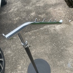 美品  スチール製ハンガーラック 高さ調整付きの画像