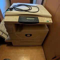 富士ゼロックスのコピー機。もしよければ裁断機も。の画像