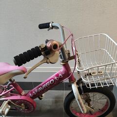自転車　AVIGO  補助輪付きの画像
