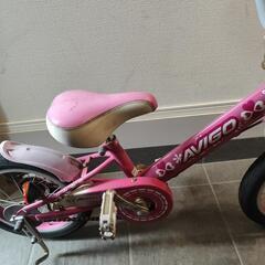 自転車　AVIGO  補助輪付きの画像