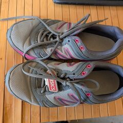 アシックス　ニューバランス　中古
