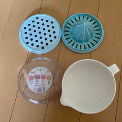 美品！ベビーチェア Hugmuu テーブル付き 離乳食 タイヤ付きの画像