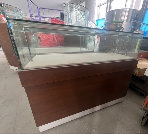 家具　色々　オフィス　レストラン　ホテル　高級　椅子　テーブル　ショーケース