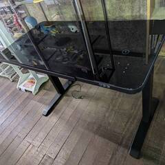 電動昇降テーブルです！充電機能もついてます！！