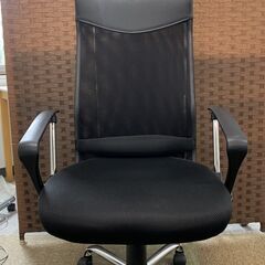 ひじ掛け付きオフィスチェア