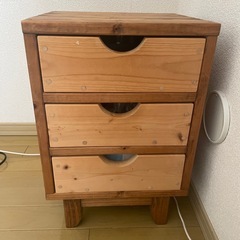 【取り引き中】ベッドサイドにもなる収納棚