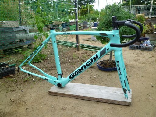 只今取引中です。。中古・・ビアンキロードバイク/インテンソ　カーボンフレーム 引取りで！