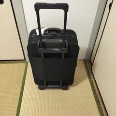 2,000円から1,500円に大幅値下げ！ スーツケースMサイズ2輪キャスタータイプ 美品の画像