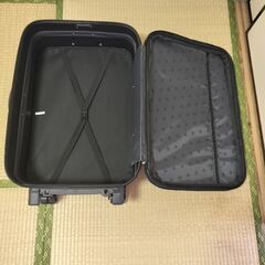 2,000円から1,500円に大幅値下げ！ スーツケースMサイズ2輪キャスタータイプ 美品の画像