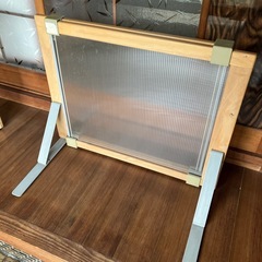 ペット　ゲート　伸縮　アクリル板　2,300円/枚の画像