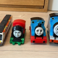 トーマスシリーズとアンパンマンバスの画像