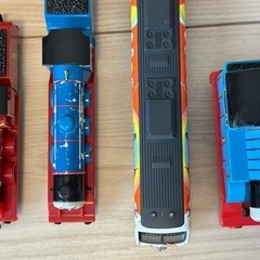 トーマスシリーズとアンパンマンバスの画像