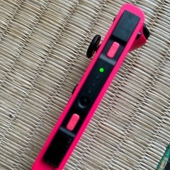 左ジョイコン ネオンピンク ストラップ付きの画像