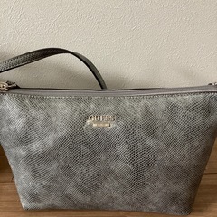 GUESSバッグの画像