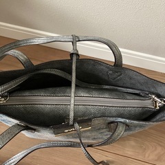 GUESSバッグの画像