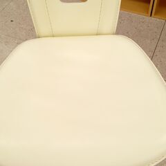 ★ジモティ割あり★TJ11748  大塚家具　チェアー クリーム H×D×W クリーニング済みの画像