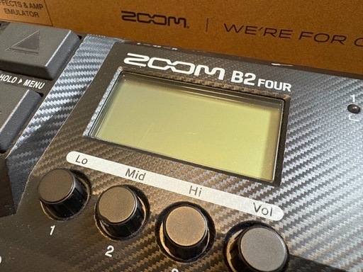 美品ZOOM マルチエフェクター B2 FOUR ベースエフェクターズーム