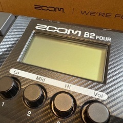 美品　ZOOM マルチエフェクター B2 FOUR ベースエフェクター　ズームの画像