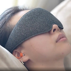 【新品未使用】耳栓付き　3Dスリープマスク　旅行、仮眠に　睡眠マ...