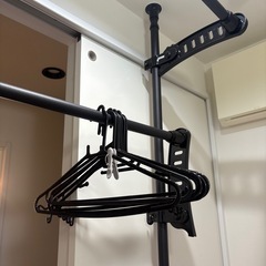 （お受け渡し者決まりました）ニトリ たてよこ伸縮 壁面 つっぱり 物干し ブラック の画像