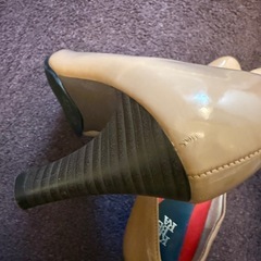 パンプス　KiBERA ベージュ　S23.5cmの画像