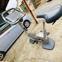 【中古・現状品】TECHNOGYM エクササイズバイク 業務用／家庭用 フィットネスマシンの画像