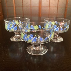 【中古品】デザートカップ　3個セット　ブルーの花柄　ガラス製　サ...