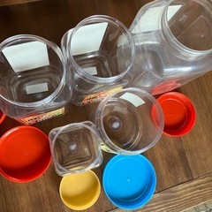 プラスチック　蓋付き　容器　の画像