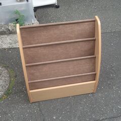メーカー不明　マガジンラック　幅55cm奥行25㎝高さ61.5c...