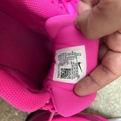 NIKEピンクスニーカーの画像