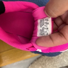 NIKEピンクスニーカーの画像