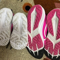NIKEピンクスニーカーの画像