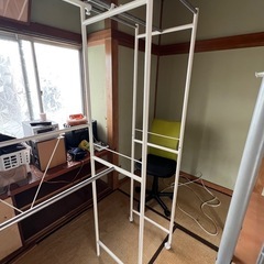 ハンガーラックの画像