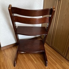 Stokke ストッケトリップトラップベビーチェアこげ茶色 (みどり