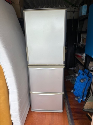 SHARP 冷蔵庫　3ドア