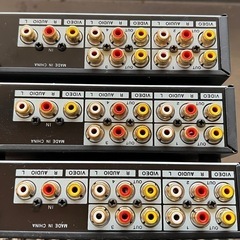 【無料】映像・音声分配器とケーブルの画像