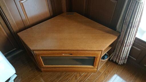 【美品】浜本工芸 コーナー型テレビ台 ブラウン 浜本工芸 コーナー型の木製テレビ台、ブラウン色、ガラス扉付き