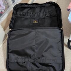 新品同様。ブランド？旅行カバン？の画像