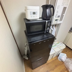 冷蔵庫・電子レンジ・炊飯器・ケトルのセットの画像