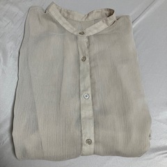 GU シースルー　ベージュ七分袖　シャツ　大きめの画像