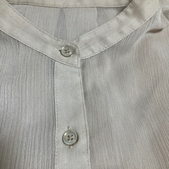 GU シースルー　ベージュ七分袖　シャツ　大きめの画像