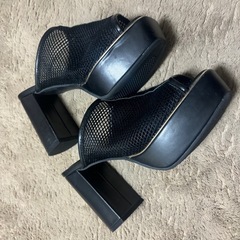 ブラックチャンキーヒール。ほぼ未使用の画像