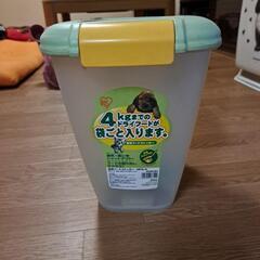 ペットフードストッカー