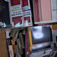 Xperia 古い機種の新品ケース 段ボール３個分の画像