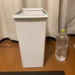 ゴミ箱の画像