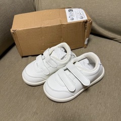子供用シューズ